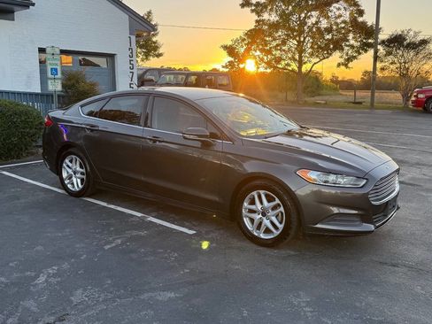 Used 2016 Ford Fusion SE image 8