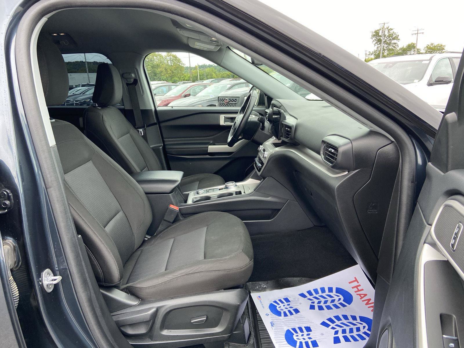 Used 2023 Ford Explorer XLT AWD/4WD image 21