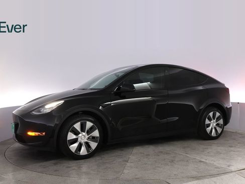 Used 2022 Tesla Model Y Long Range AWD/4WD image 18