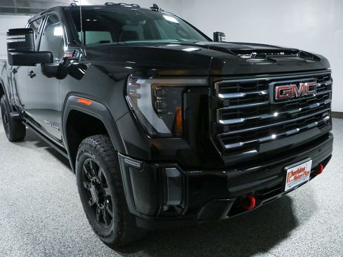 Used 2024 GMC Sierra 2500 AT4 w/ AT4 Premium Plus Package AWD/4WD image 5