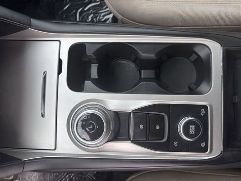 Used 2021 Ford Explorer XLT image 23