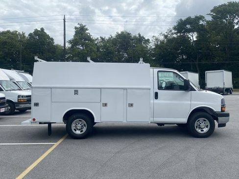 New 2025 Chevrolet Express 3500 w/ Power Convenience Package image 13