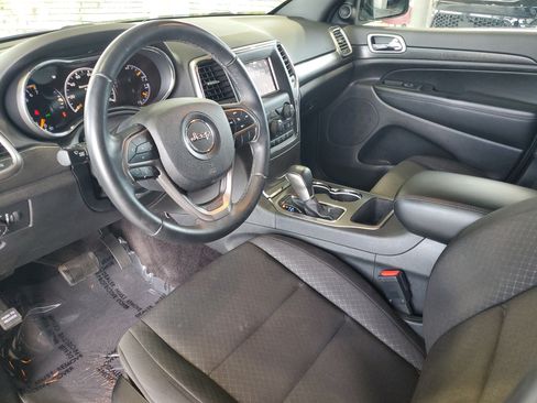 Used 2018 Jeep Grand Cherokee Laredo RWD image 17