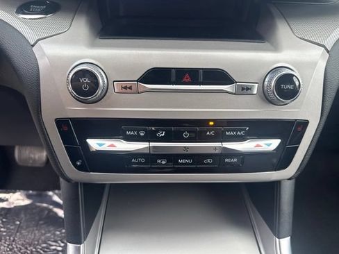 Used 2023 Ford Explorer XLT w/ Equipment Group 202A AWD/4WD image 18