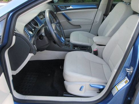 Used 2015 Volkswagen e-Golf SEL Premium FWD image 10