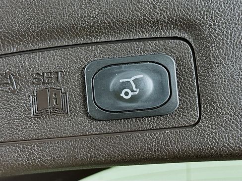 Used 2019 Lincoln MKC Select w/ Select Plus Package AWD/4WD image 39