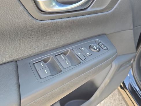 Used 2025 Honda CR-V LX image 19