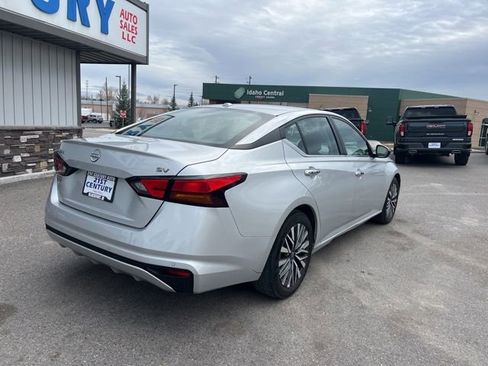 Used 2024 Nissan Altima 2.5 SV FWD image 13