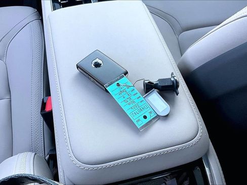 New 2026 Volvo XC90 T8 Plus w/ Protection Package Premier image 34