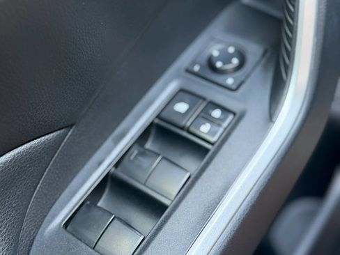Used 2021 Toyota RAV4 LE FWD image 29