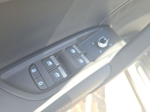 Used 2025 Audi Q5 e Premium Plus w/ Premium Plus Package image 10