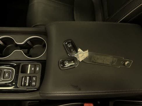 Used 2023 Honda Pilot Elite image 39