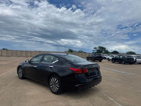 Used 2023 Nissan Altima 2.5 SV FWD image 15