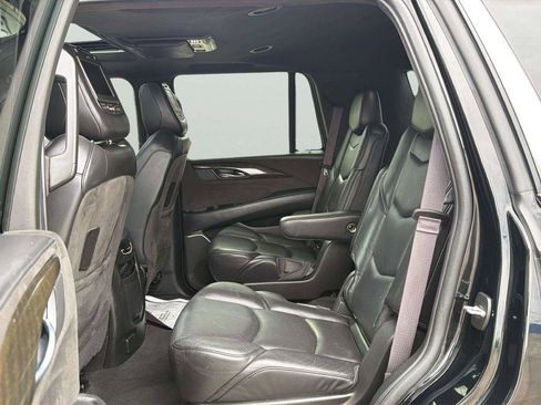 Used 2017 Cadillac Escalade Platinum AWD/4WD image 21
