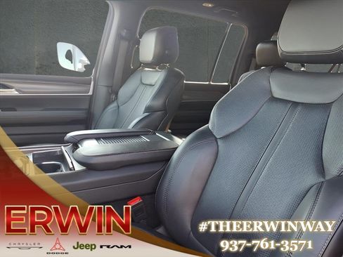 Certified 2024 Jeep Wagoneer L Series II w/ Flexible Seating Group AWD/4WD image 12