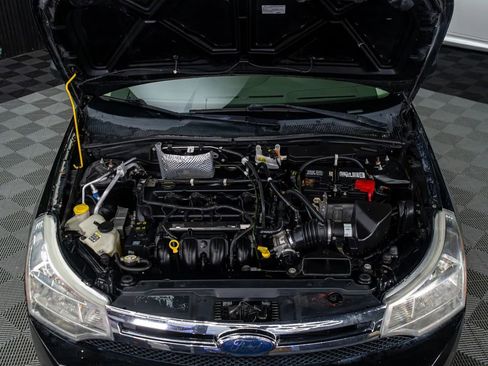 Used 2010 Ford Focus SE image 4