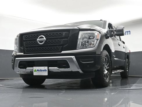 Used 2021 Nissan Titan SV w/ SV Convenience Package AWD/4WD image 7