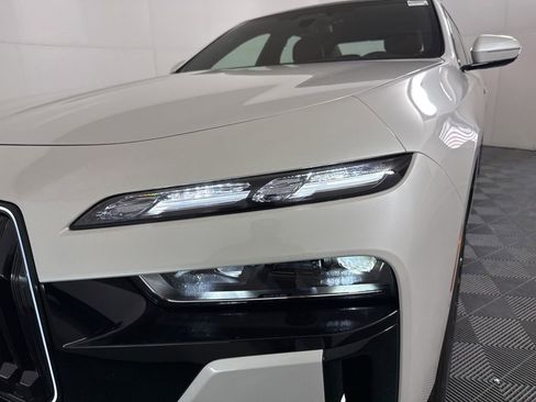 Used 2025 BMW 760i xDrive w/ Executive Package image 9