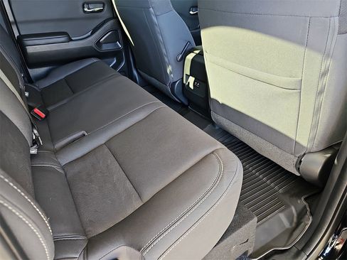 Used 2024 Nissan Frontier SV image 11