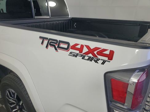Used 2016 Toyota Tacoma TRD Sport image 35