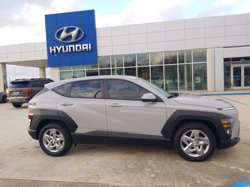 New 2026 Hyundai Kona SE image 8