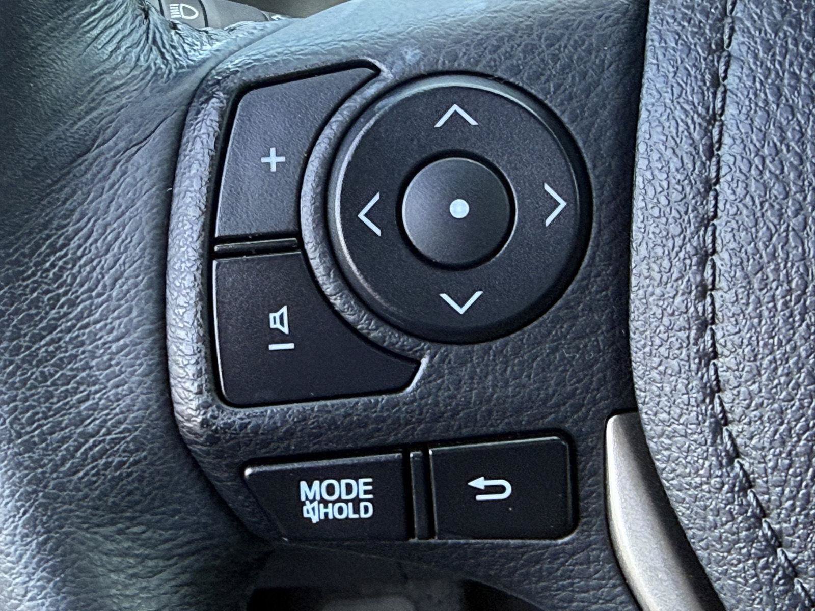 Used 2014 Toyota RAV4 Limited w/ Technology Package AWD/4WD image 57