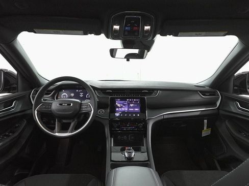 New 2025 Jeep Grand Cherokee Altitude image 6