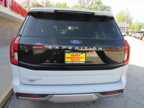 Used 2025 Ford Expedition Platinum AWD/4WD image 3