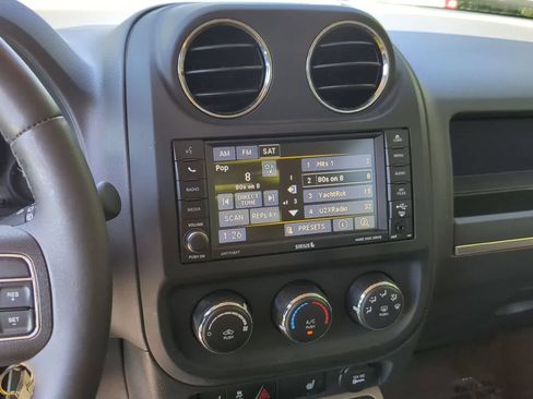 Used 2015 Jeep Patriot High Altitude FWD image 27