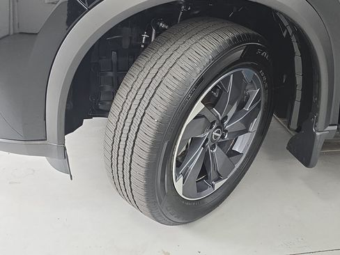 Certified 2025 Nissan Rogue SV FWD image 31