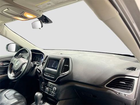 Used 2019 Jeep Cherokee Latitude Plus w/ Cold Weather Group image 27