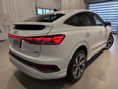 Used 2022 Audi Q4 e-tron Prestige image 4