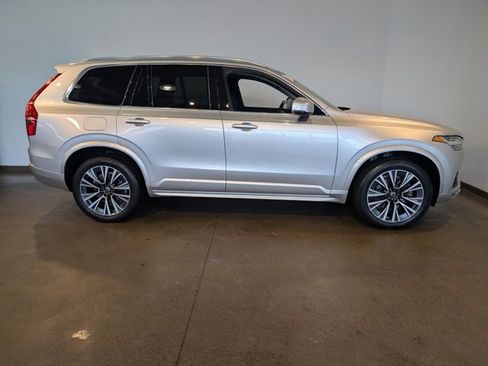 Used 2022 Volvo XC90 T5 Momentum image 6