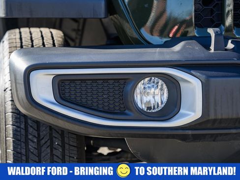 Used 2023 Jeep Gladiator Sport image 13