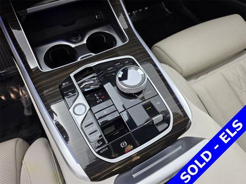 Used 2024 BMW X7 xDrive40i w/ Executive Package image 25