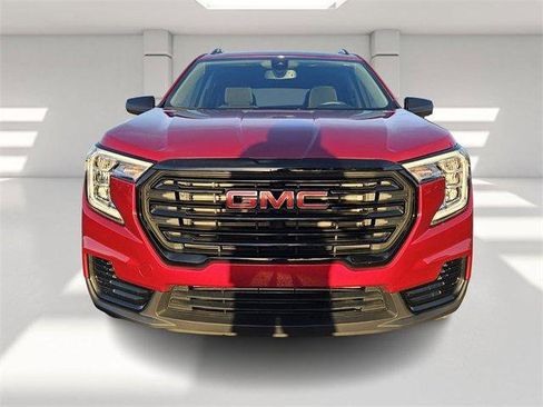 Certified 2024 GMC Terrain SLE w/ Driver Convenience Package image 8