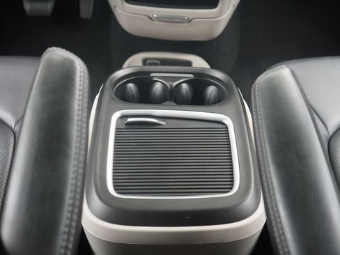 Used 2024 Chrysler Pacifica Touring-L FWD image 21
