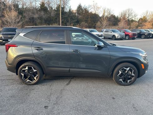 Used 2024 Kia Seltos EX image 4