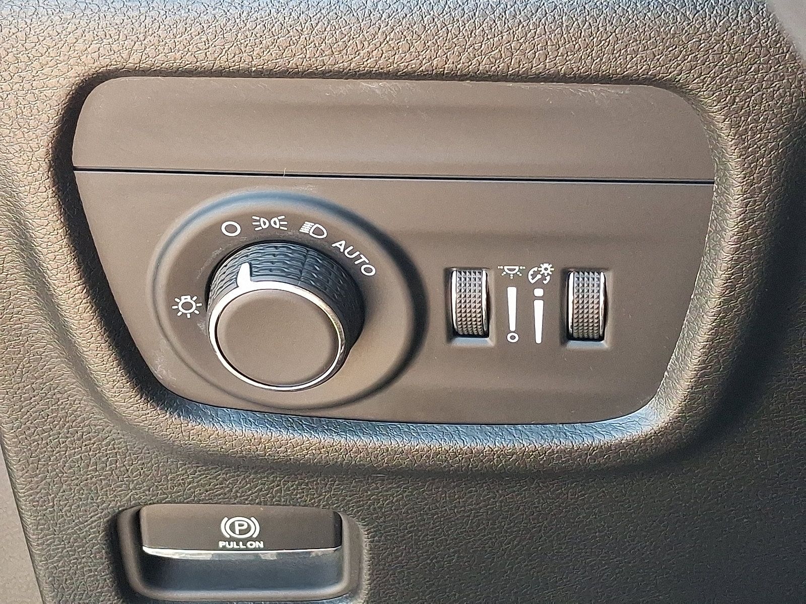 Used 2023 Jeep Grand Cherokee Laredo w/ Luxury Tech Group I AWD/4WD image 24