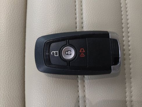 Used 2023 Ford Edge SEL image 32