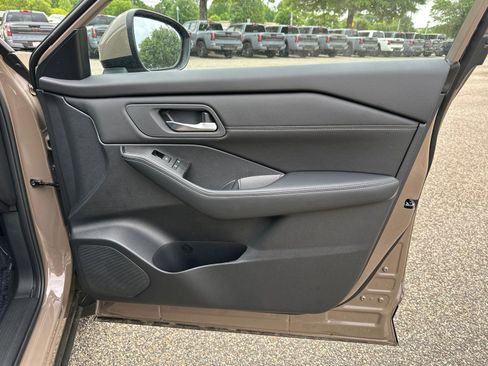 New 2025 Nissan Rogue SV w/ SV Premium Package FWD image 12