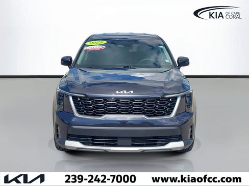 Certified 2025 Kia Sorento LX FWD image 2