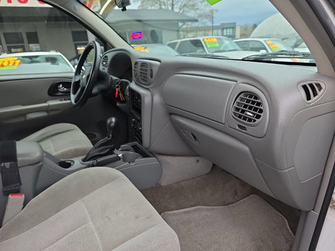 Used 2005 Chevrolet TrailBlazer EXT LS w/ LS Preferred Equipment Group image 14