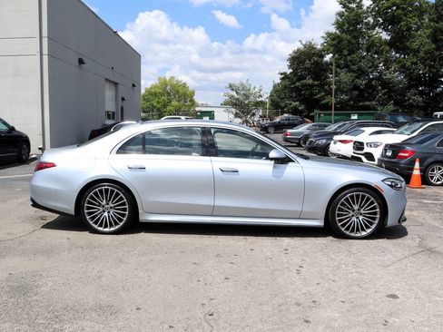 Used 2023 Mercedes-Benz S 580 4MATIC Sedan image 2