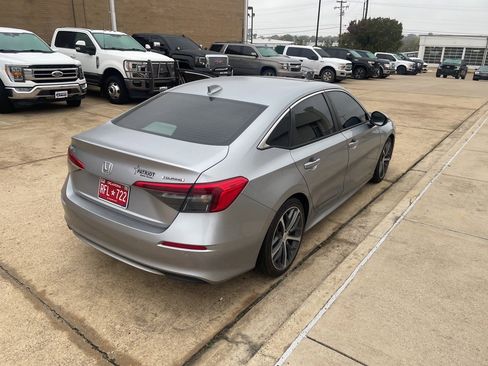 Used 2022 Honda Civic Touring image 3