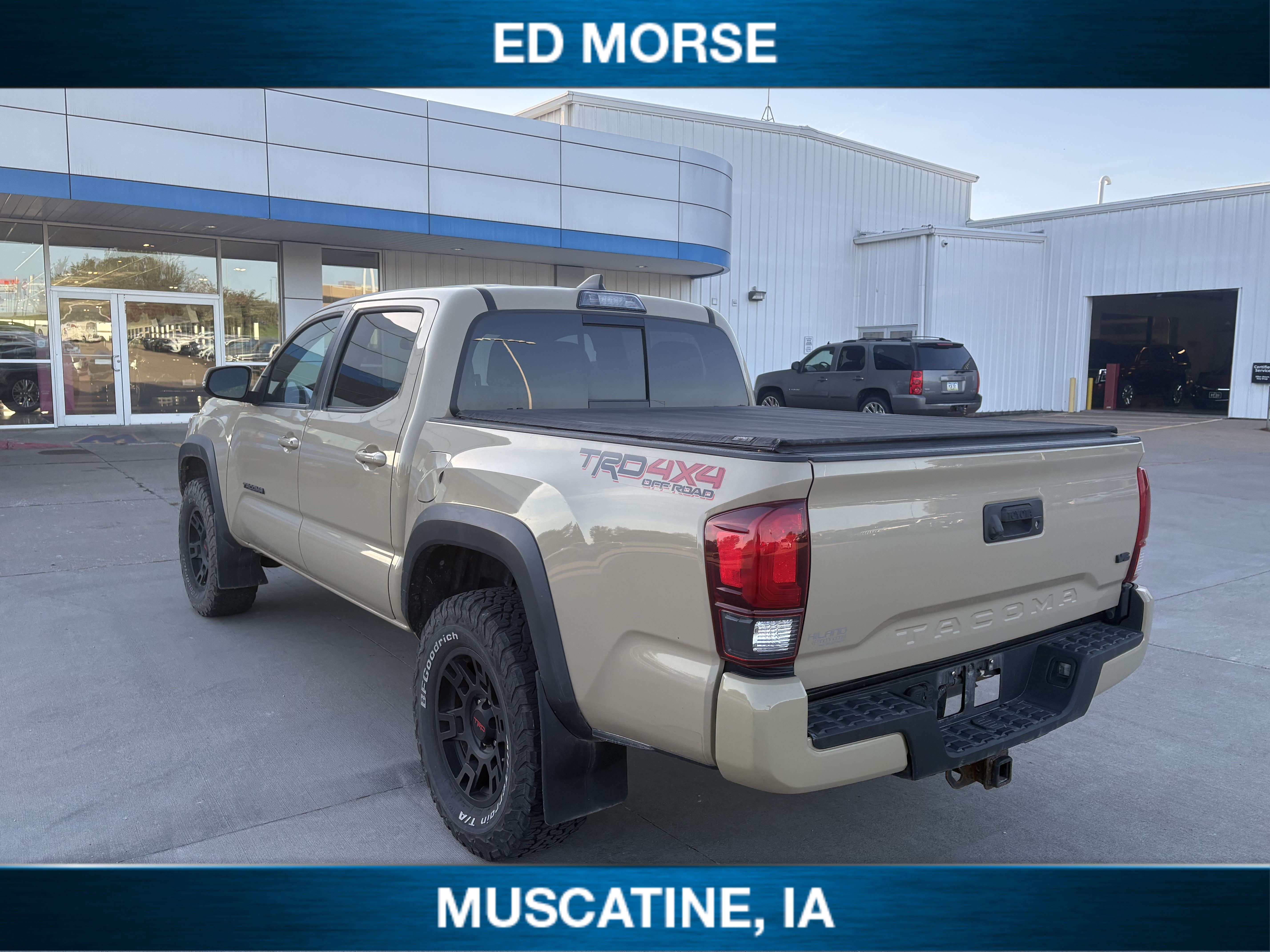 Used 2018 Toyota Tacoma TRD Off-Road AWD/4WD image 6