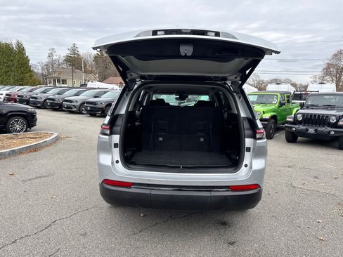 Used 2023 Jeep Grand Cherokee L Limited w/ Black Appearance Package image 38