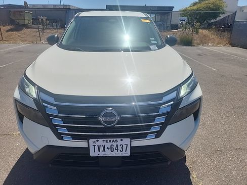 Used 2024 Nissan Rogue S FWD image 2