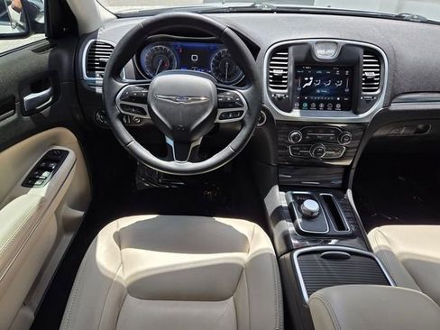 Used 2021 Chrysler 300 Touring L RWD image 7