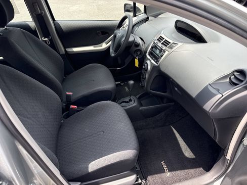 Used 2009 Toyota Yaris 4-Door Hatchback FWD image 23